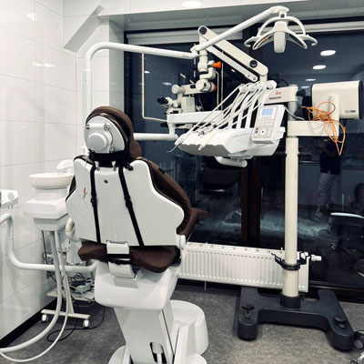 Кабинет имплантации зубов и синус-лифтинга в стоматологии КДС Клиник на Коровинском шоссе